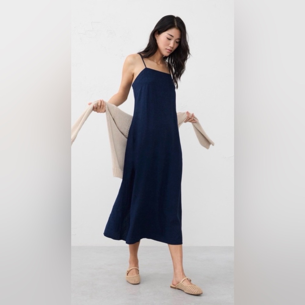 Banana Republic Elegant Navy Blue linen blend Spaghetti Strap
Dress